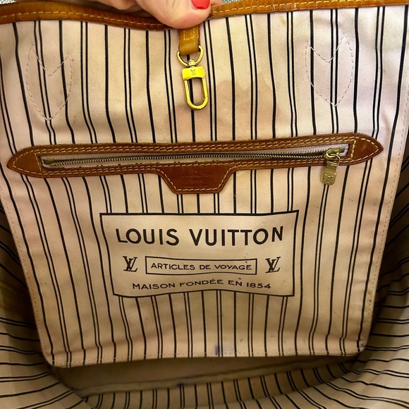 Louis Vuitton Neverfull MM Monogram - Picture 5 of 12